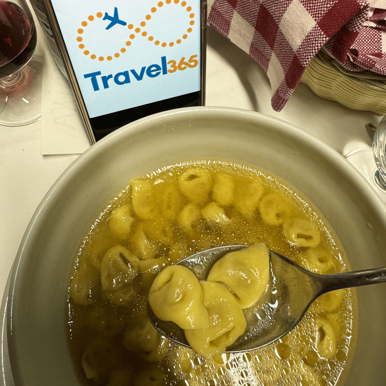 tortellini in brodo bologna