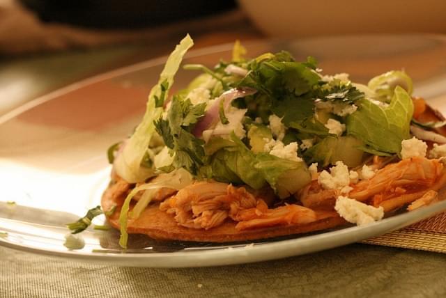 tostada de tinga farcita