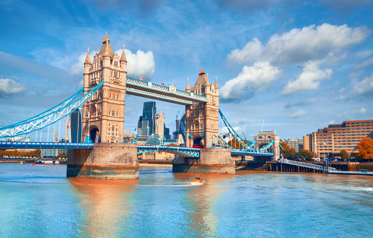 Tower Bridge Bright Sunny Day Autumn 1 1