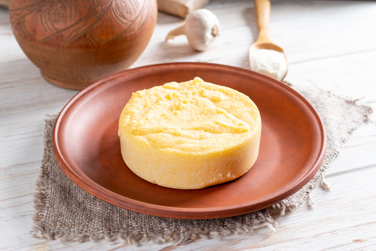 traditional polenta white wooden table