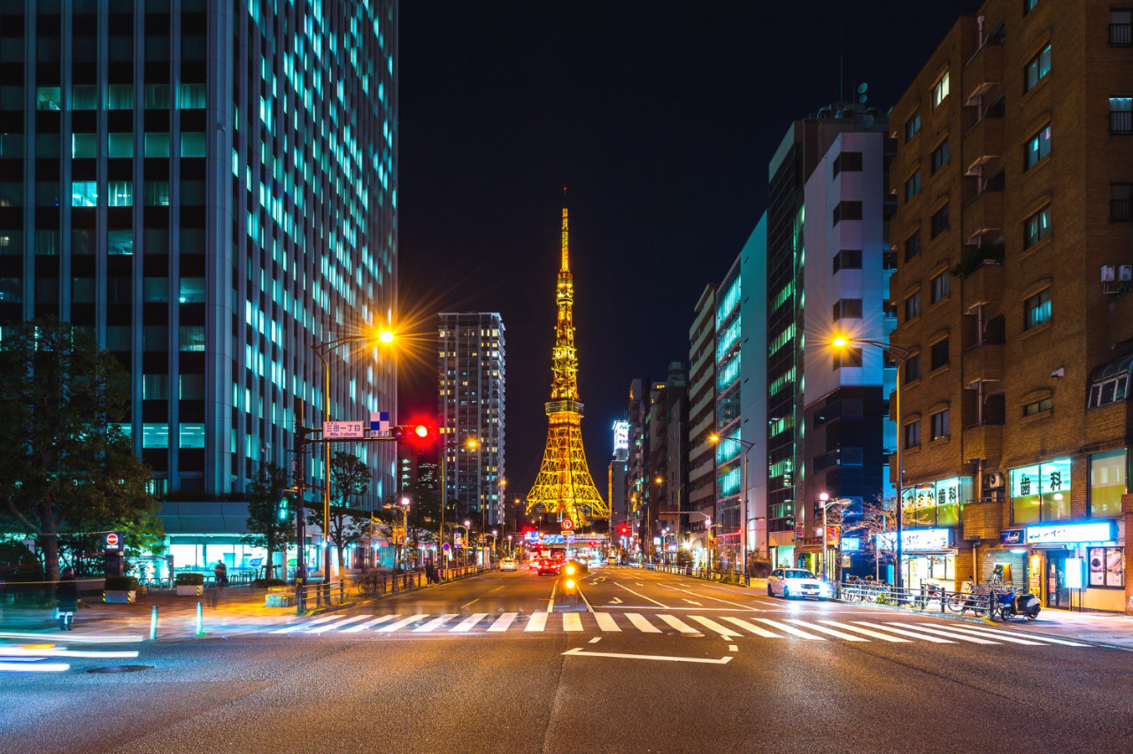 traffic tokyo tower night tokyo japan