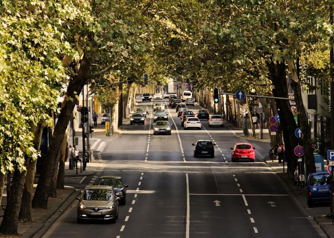 traffico strada automobili veicoli