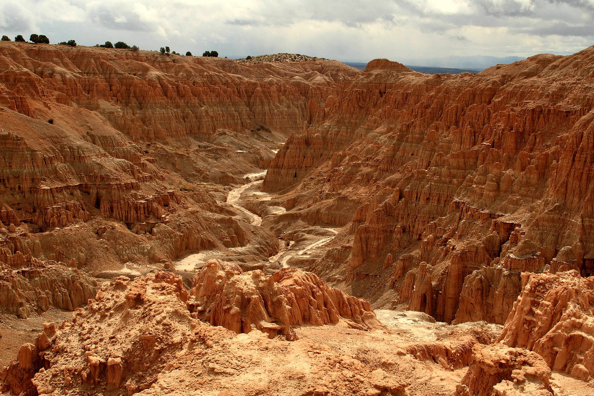 trail winding through the canyon in cathedral gorge state park 3192732