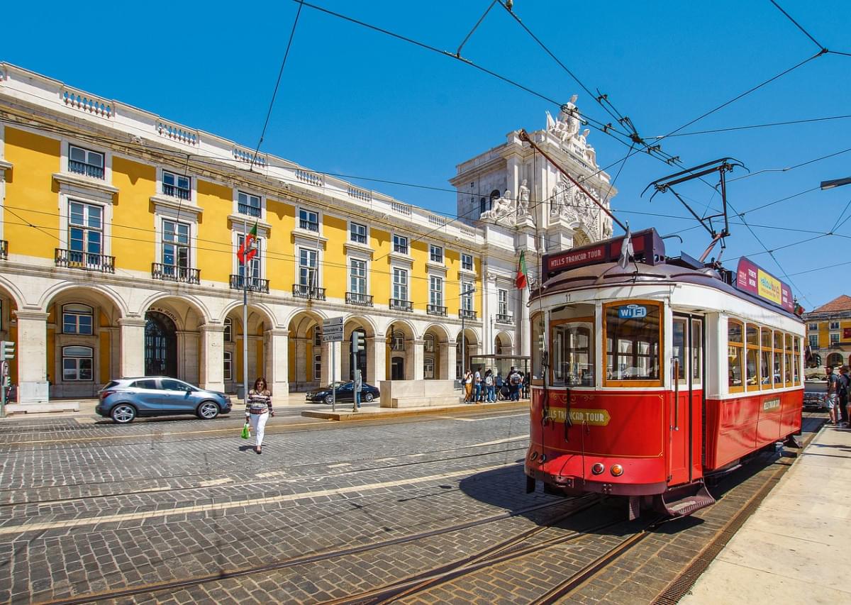 tram treno viaggio lisbona