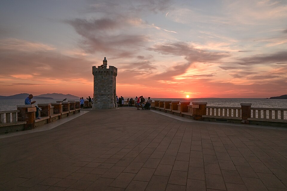 tramonto a piombino piazza giovanni bovio