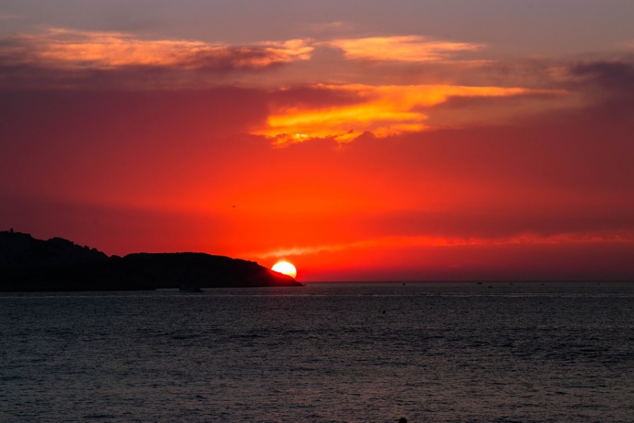 tramonto in spiaggia a marsiglia