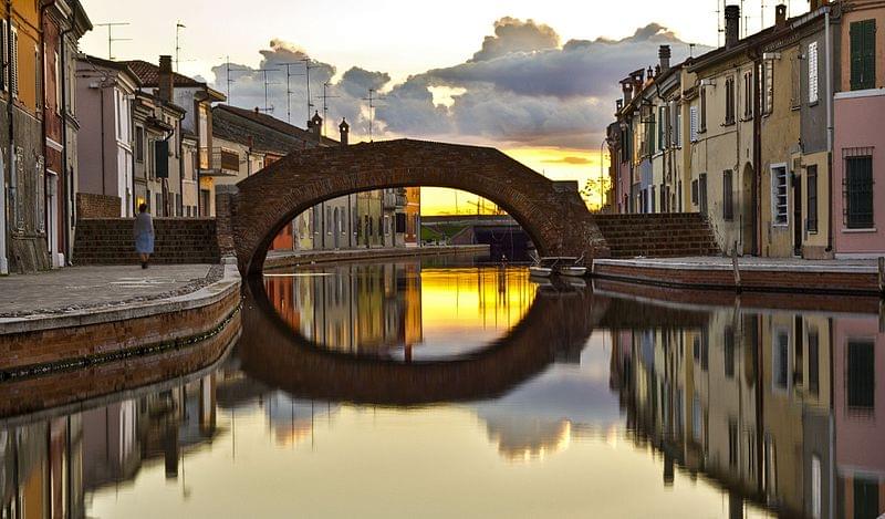 tramonto riflesso a comacchio