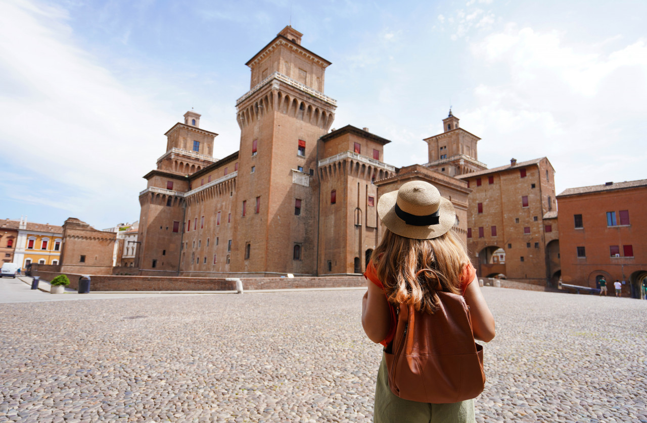 Travel Italy Rear View Traveler Girl Walking Towards Este Castle Castello Estense Ferrara Italy