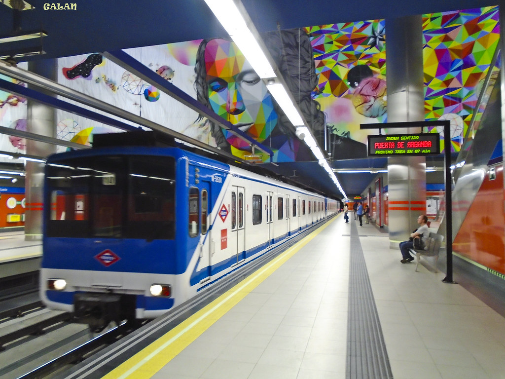 tren serie 5000 de metro madrid entrando en paco de lucia
