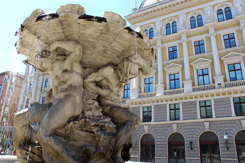trieste fontana dei tritoni