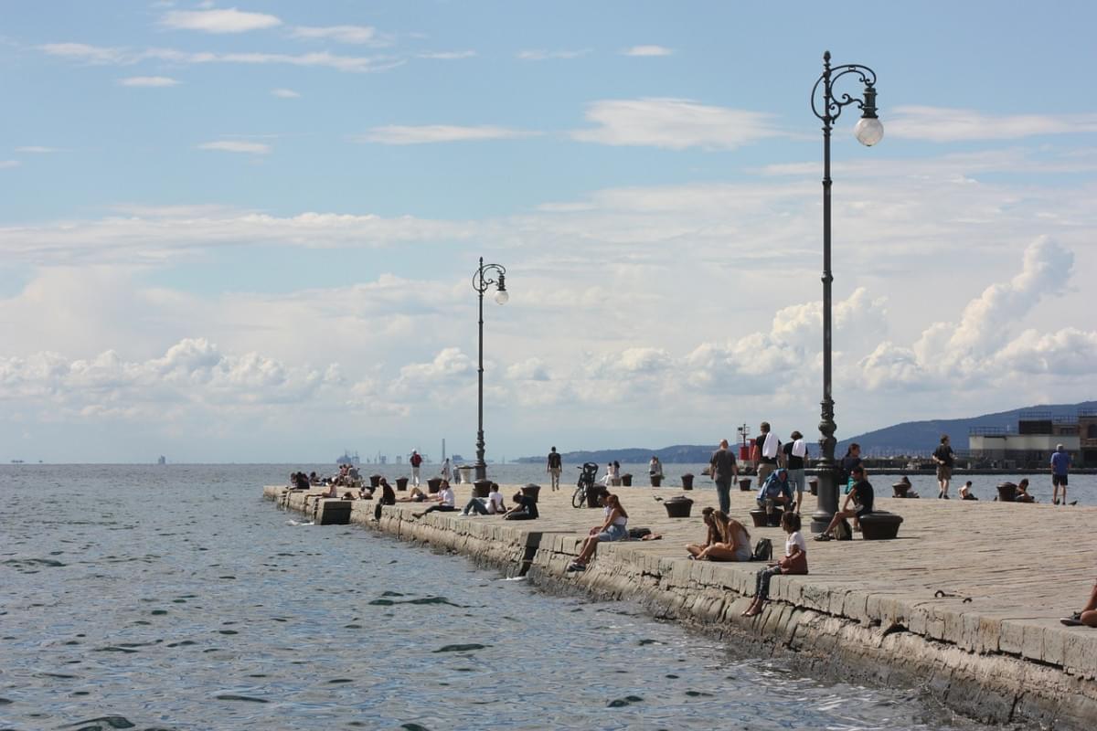 trieste molo mare orizzonte