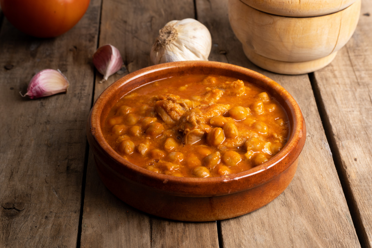 tripe with chickpeas clay pot wooden table