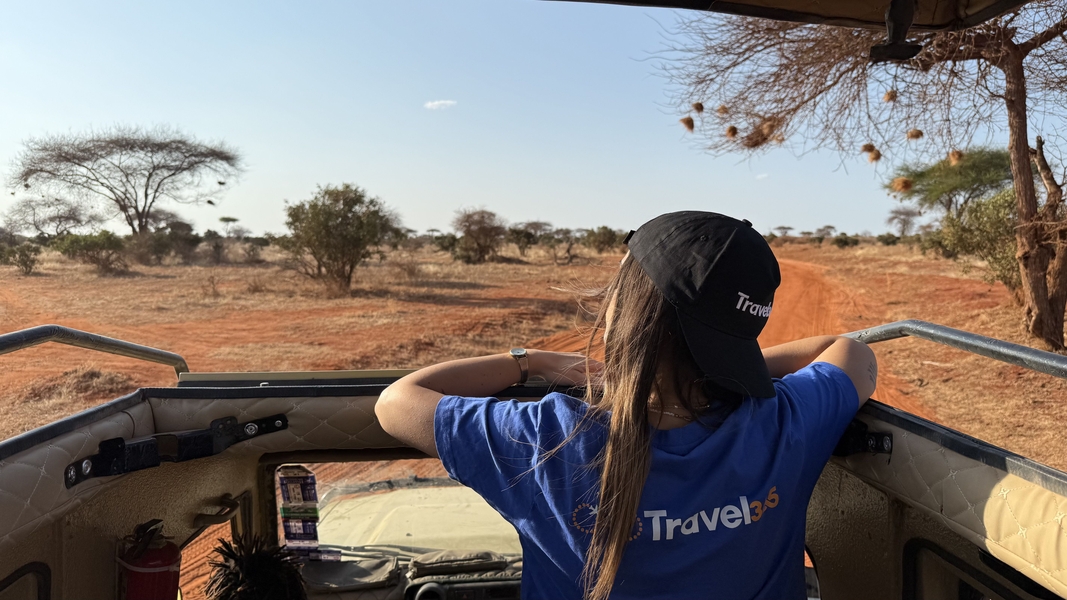 tsavo est safari jeep