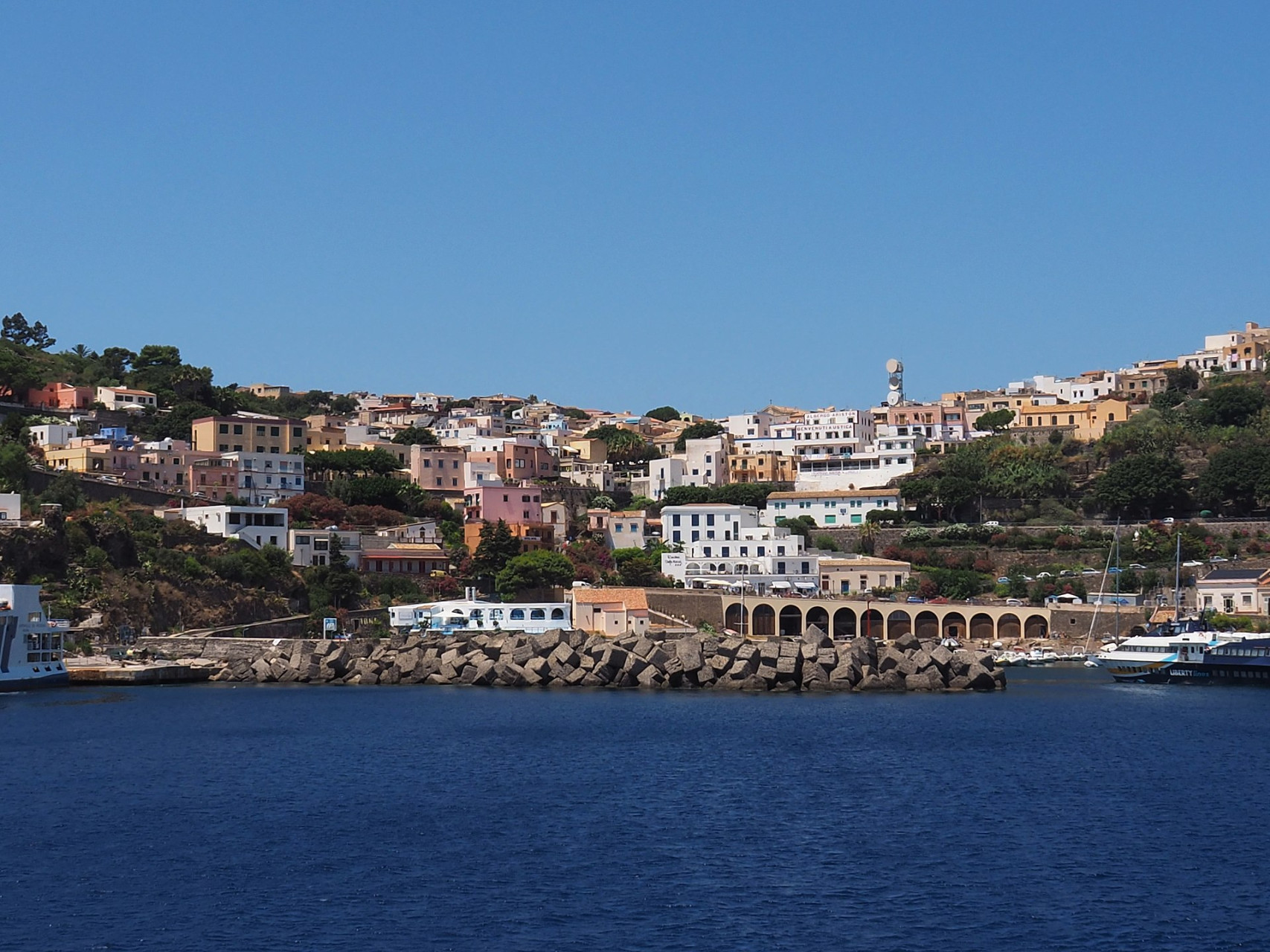 ustica dal mare