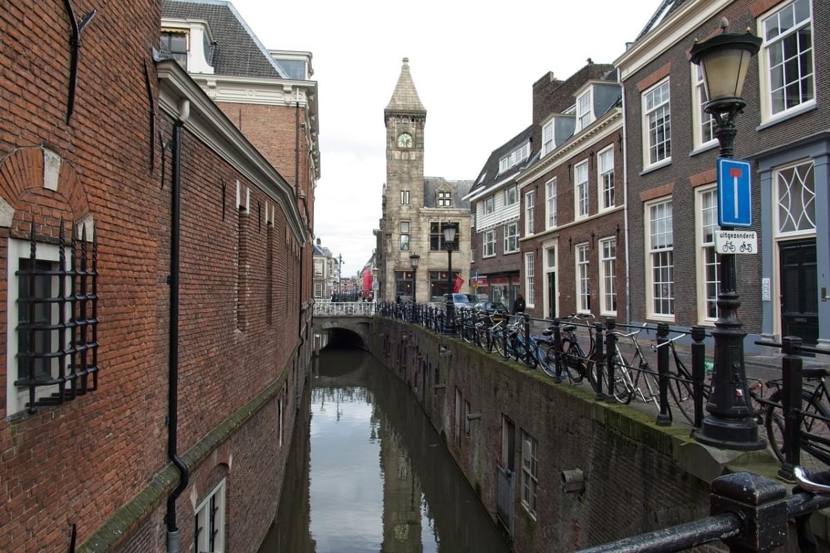 utrecht canal edificio chiesa 1