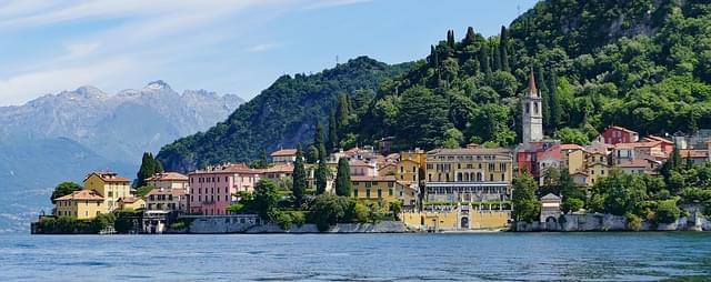 varenna city view architettura