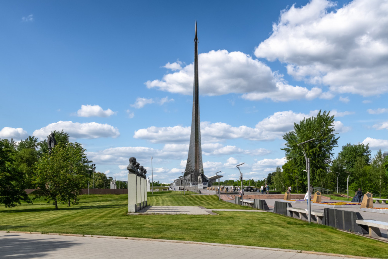 vdnh cosmonautics museum monuments cosmonauts cosmonauts alley moscow russia