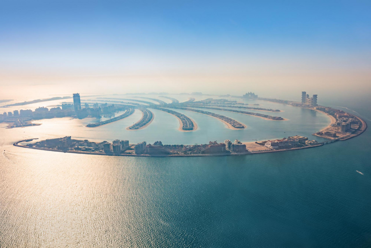 veduta aerea dell isola di dubai palm jumeirah negli emirati arabi uniti vista dall elicottero