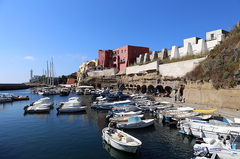 Ventotene Taverne Del Porto Romano 02