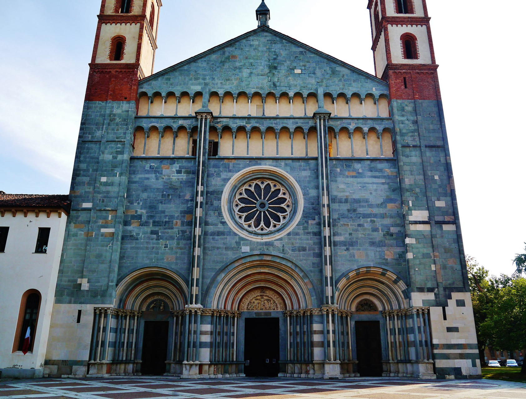 vercelli basilica di sant andrea esterno facciata 2