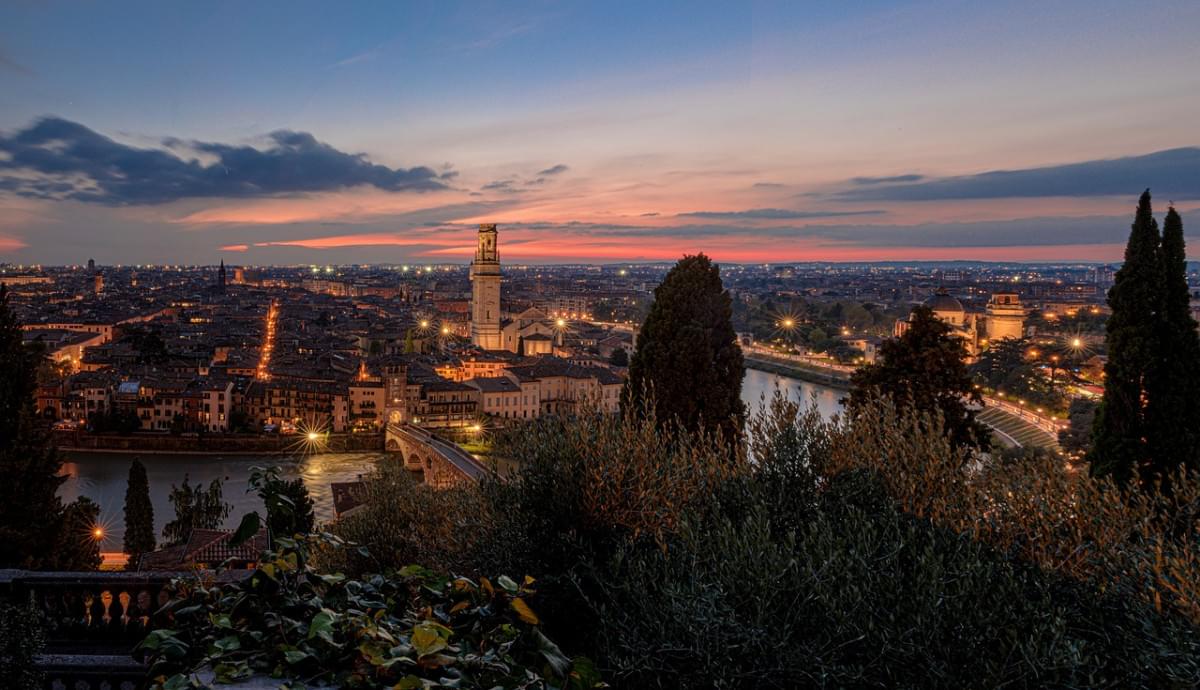 verona italia notte paesaggio