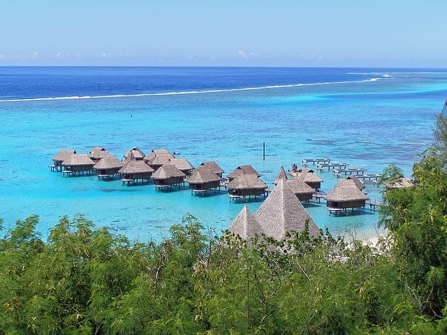 panoramica dall'alto sulla spiaggia di moorea