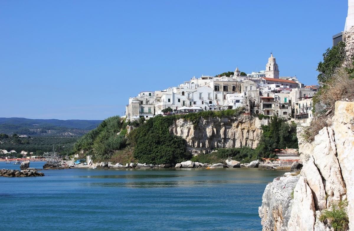 vieste gargano scogliera