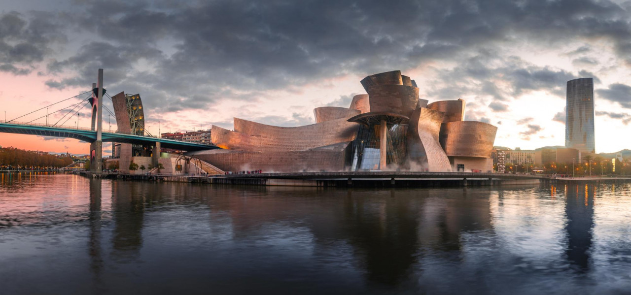 view famous guggenheim museum bilbo bizkaia basque country