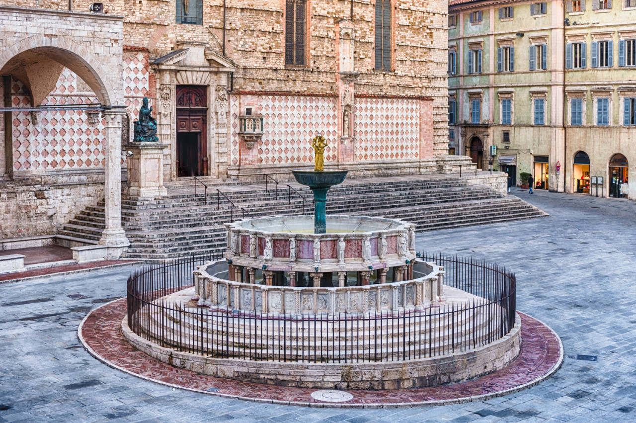 view fontana maggiore scenic medieval fountain perugia italy