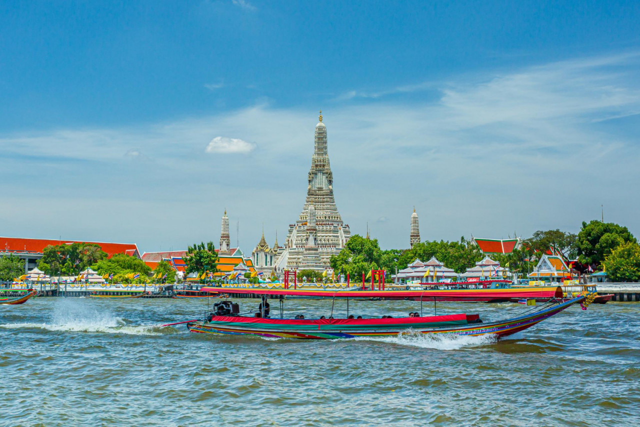 view river chao phraya from boat back temple wat arun eldest temple bangkok foregrou