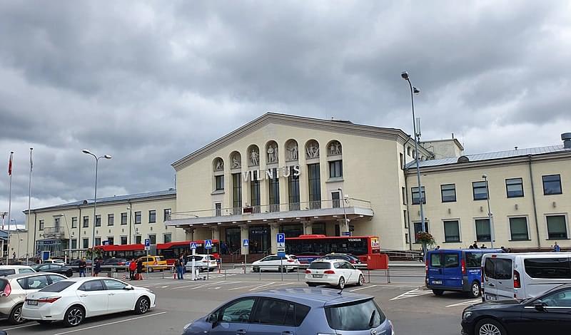 vilnius airport main entrance 1