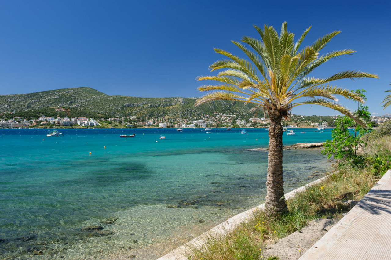 vista del porto di porto rafti grecia