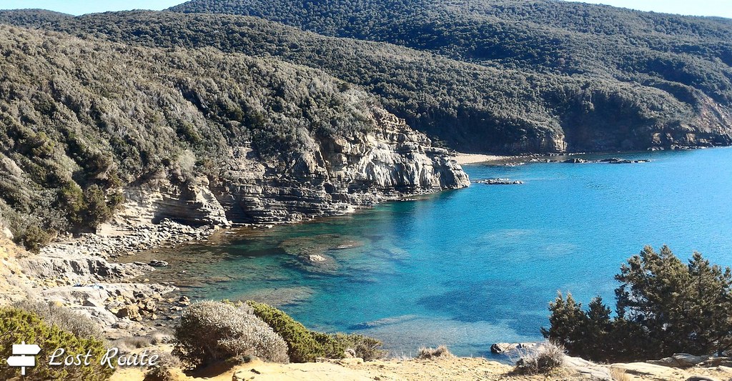 vista di cala san quirico da buca delle fate