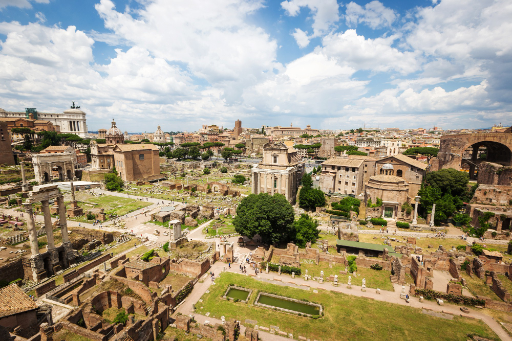 vista panoramica del foro di cesare a roma