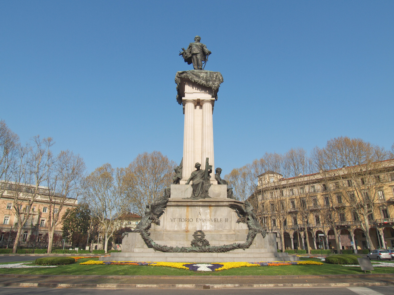 vittorio emanuele ii statue