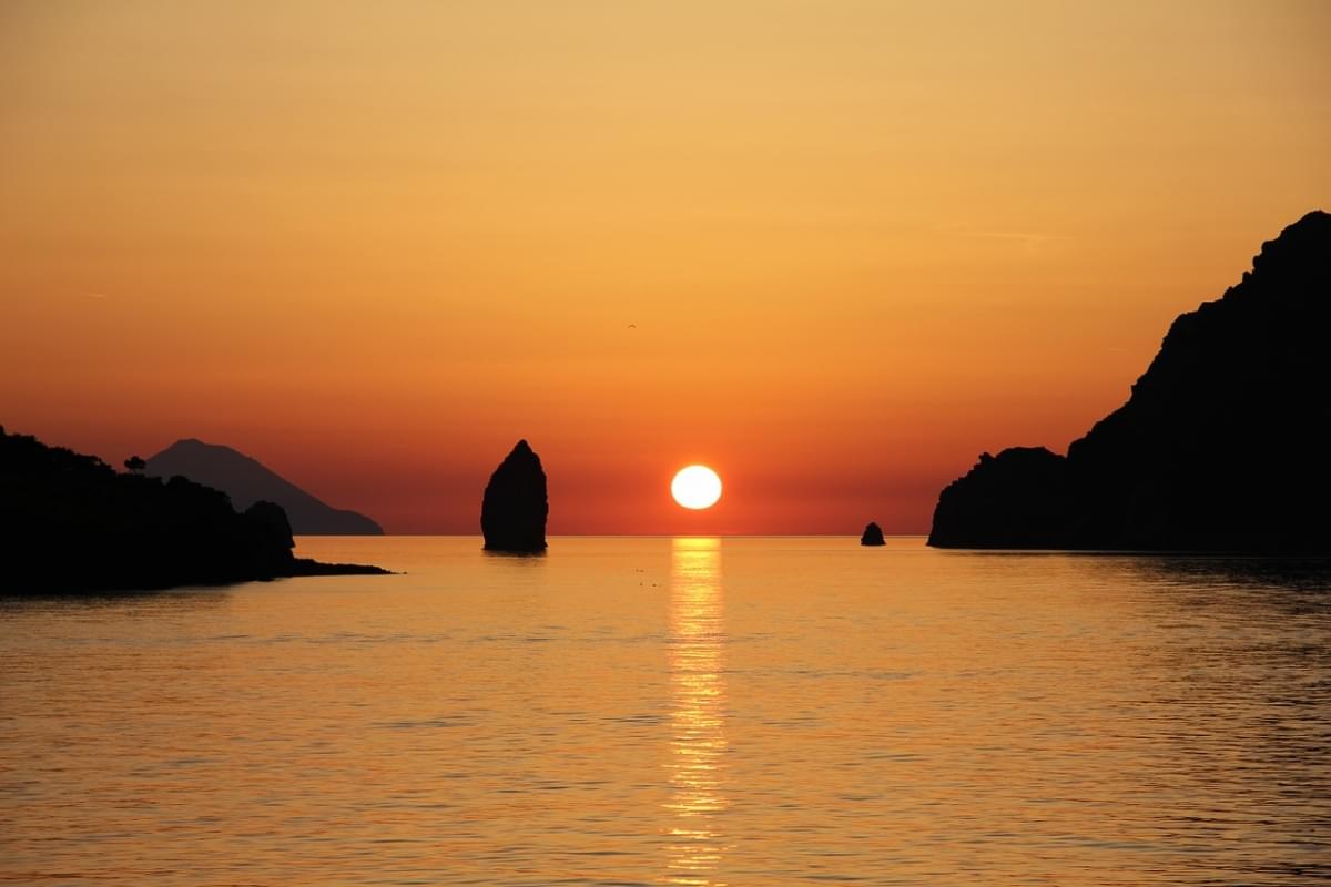 vulcano isole eolie tramonto