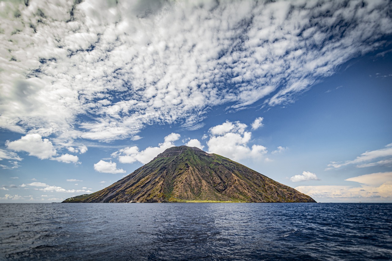 vulcano stromboli calabria italia