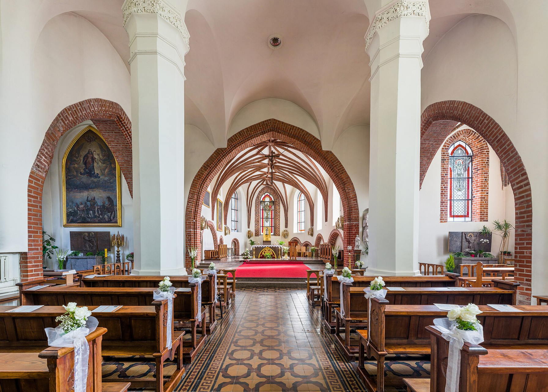 Interno sobrio e ortodosso della Chiesa di Vitoldo il Grande a Kaunas in Lituania