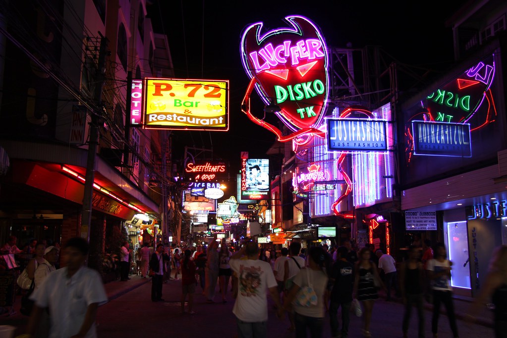 walking street pattaya thailand