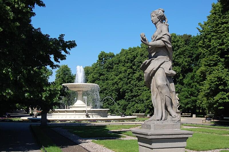 warszawa ogrod saski rze ba i fontanna