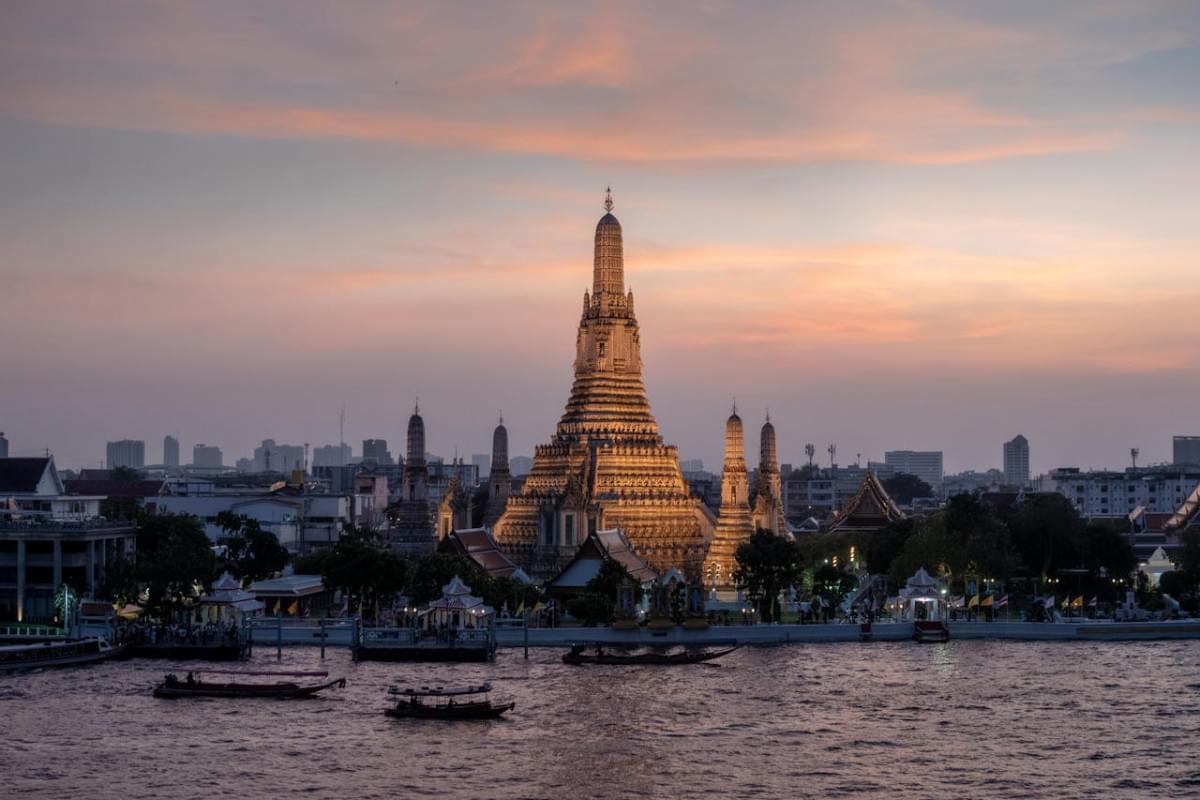 wat arun temple in bangkok 1