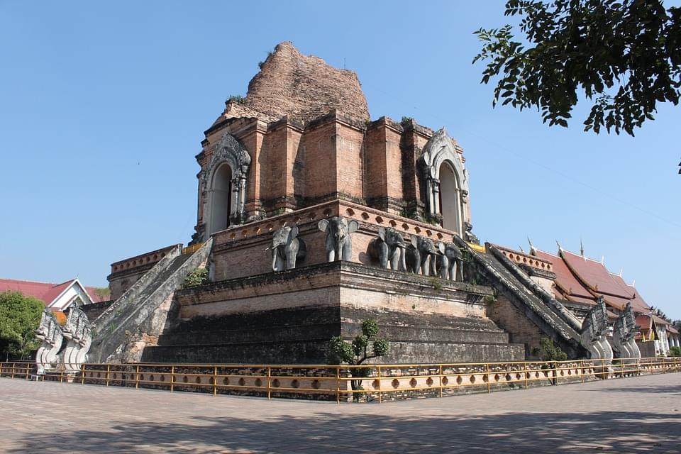 wat chedi luang tempio chiang mai