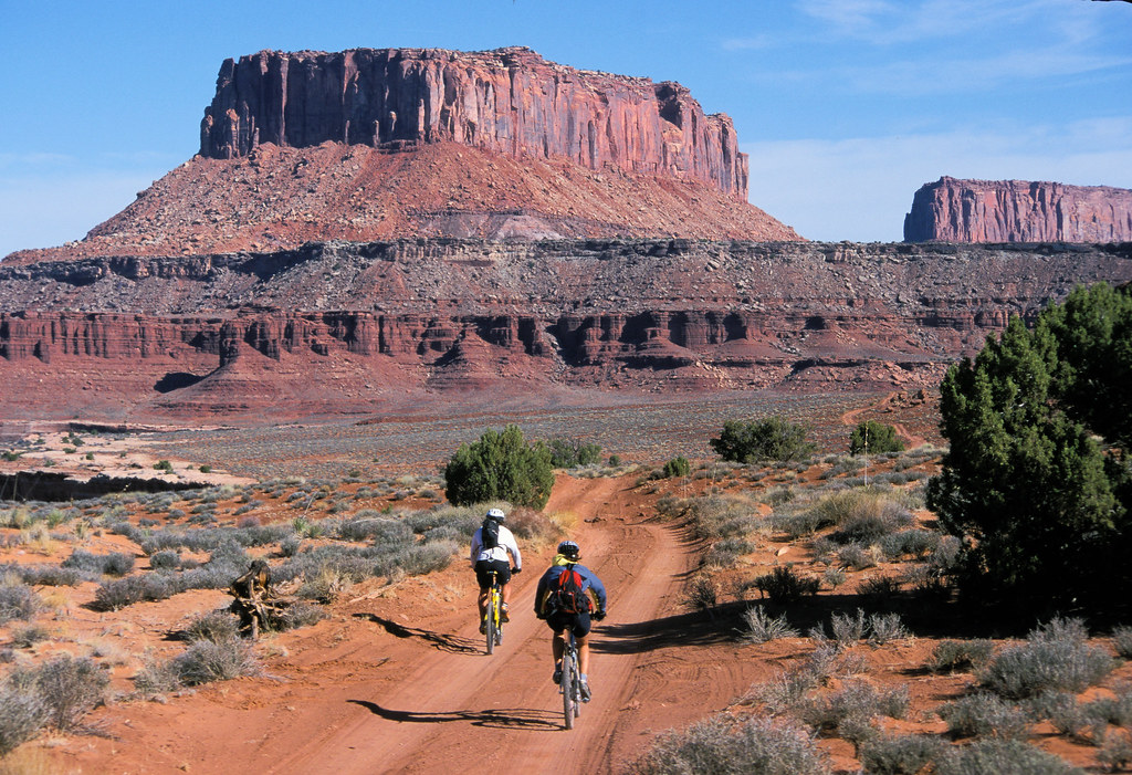 05 white rim road usa