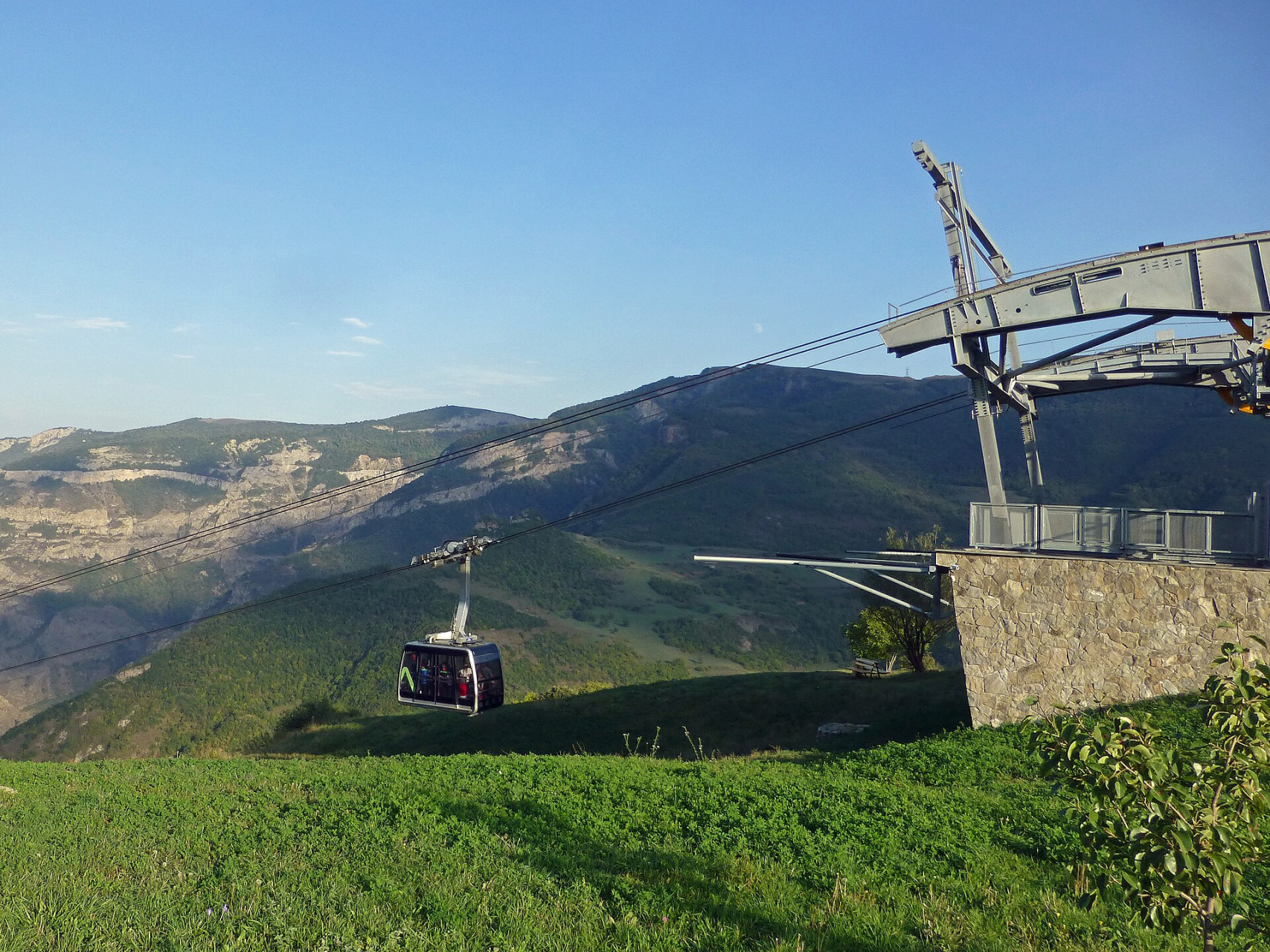 wingsoftatevaerialtramway stationdumonastere 2
