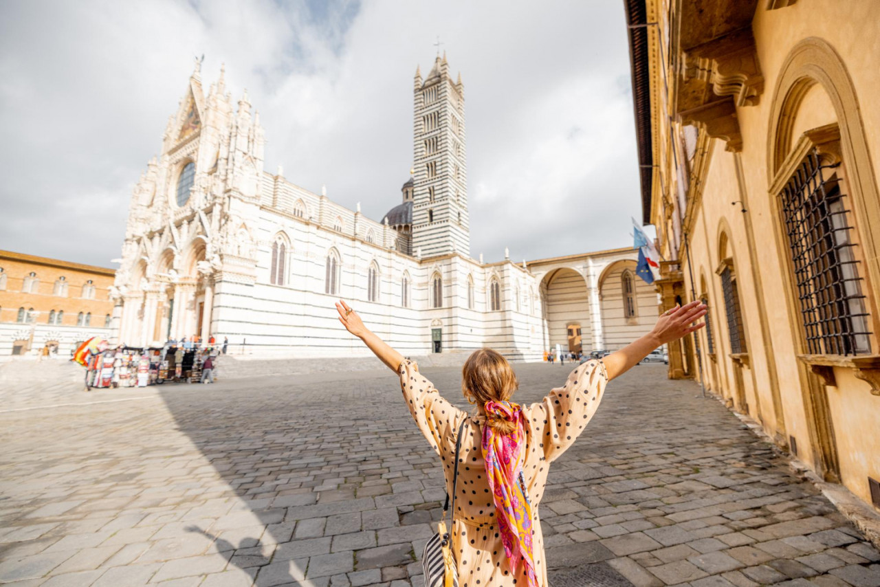 woman front siena cathedral tuscany italy 1