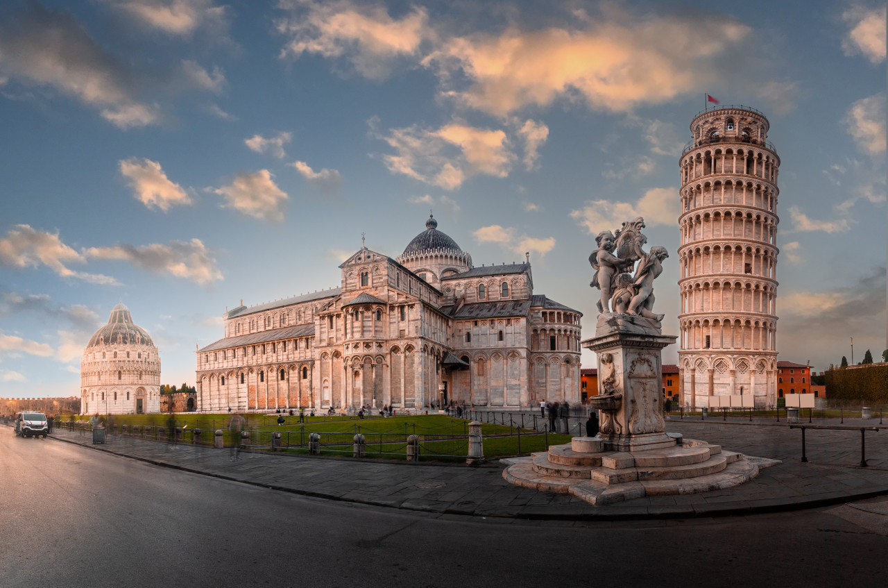 world famous leaning tower pisa tuscany italy 1