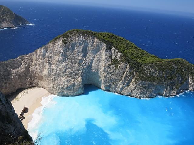 vista di una cala di Zante dall'alto