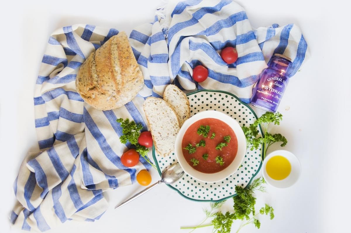 zuppa il gazpacho pane pomodori