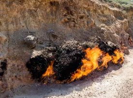 Yanar Dag: la Montagna dal fuoco perenne in Azerbaijan
