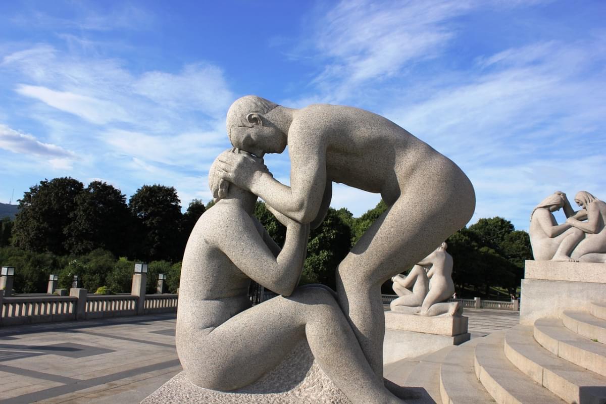 statue scultura uomo donna oslo